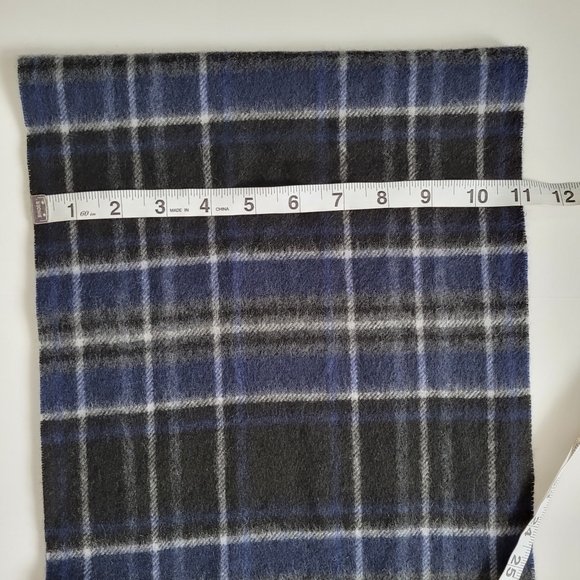 🆕️100% Cashmere Club Room Men's Blue Plaid Scarf - Picture 9 of 9